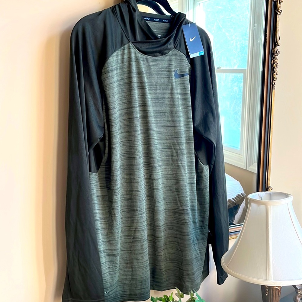 BNWT NIKE DRY FIT